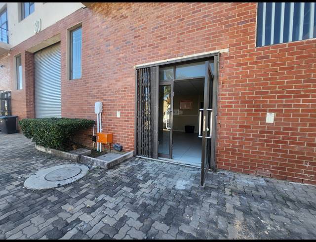 400M² WAREHOUSE FOR SALE IN HALFWAY HOUSE
